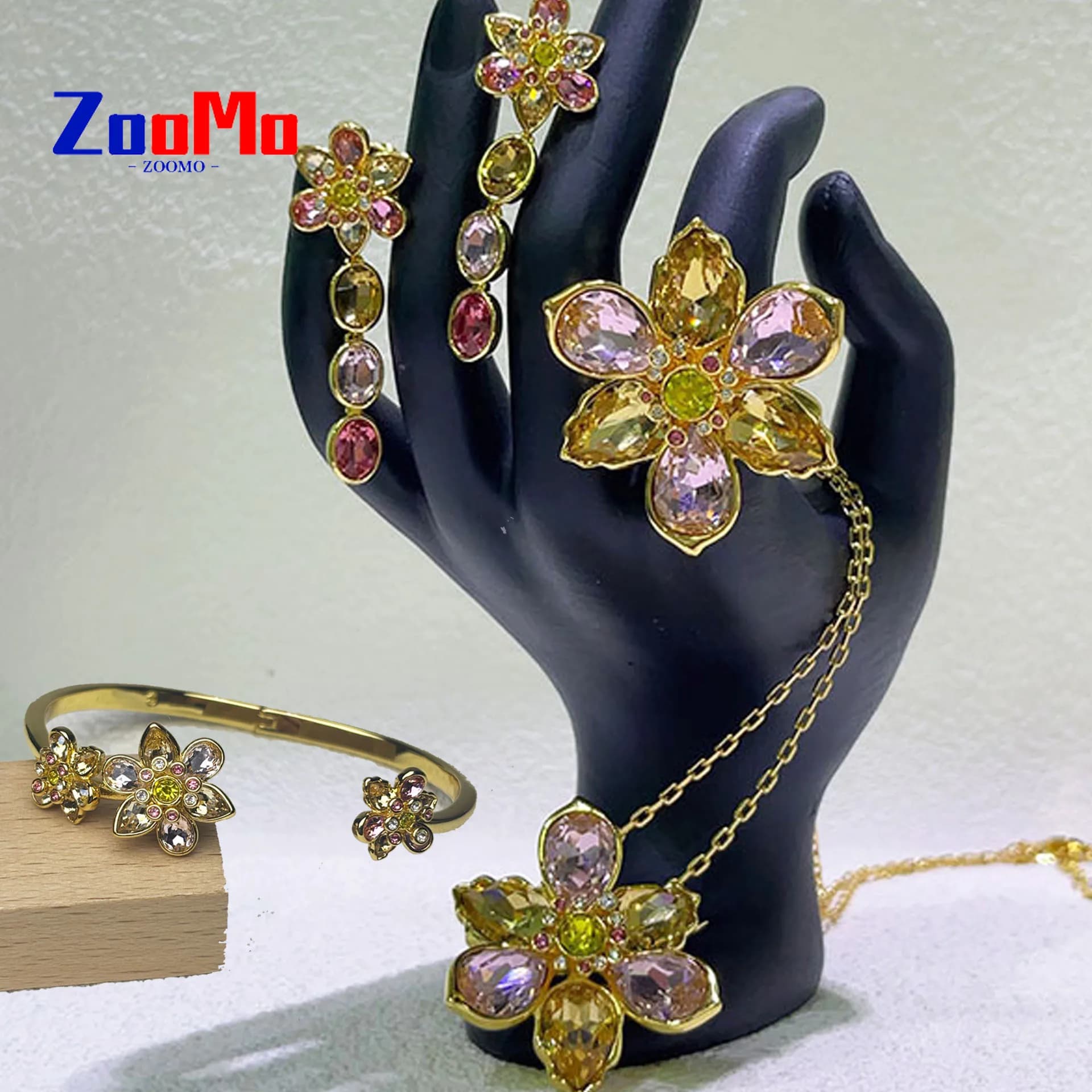 Collana originale nuovo fiore per donna Design di nicchia Bracciale di perle Fascino Orecchini versatili Anello Gioielli Set di gioielleria alla moda