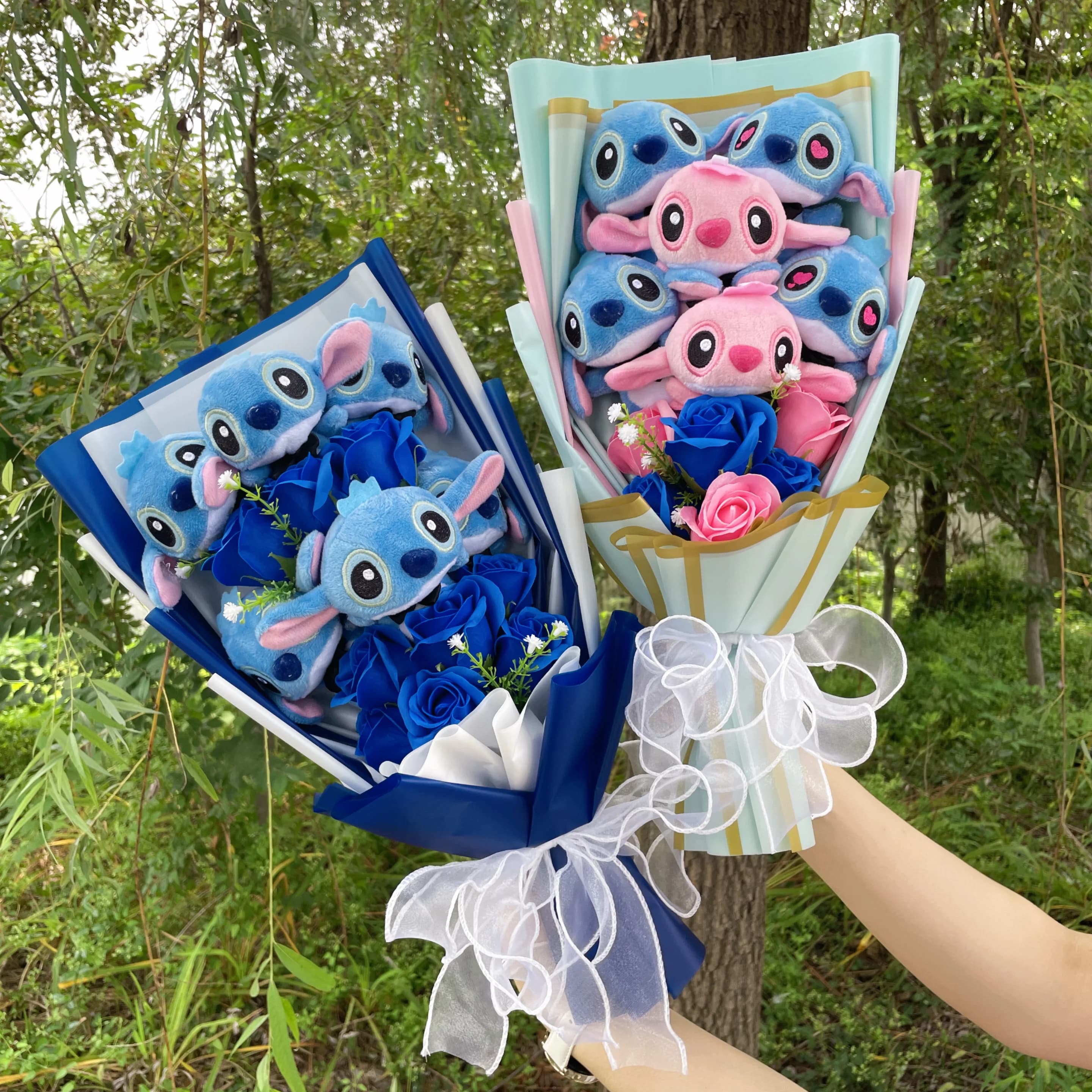 Plush Anime Cartoon Stich with Flowers, Creative Bouquet Made in Hand, Gift for Valentine's Day, Christmas, Degree