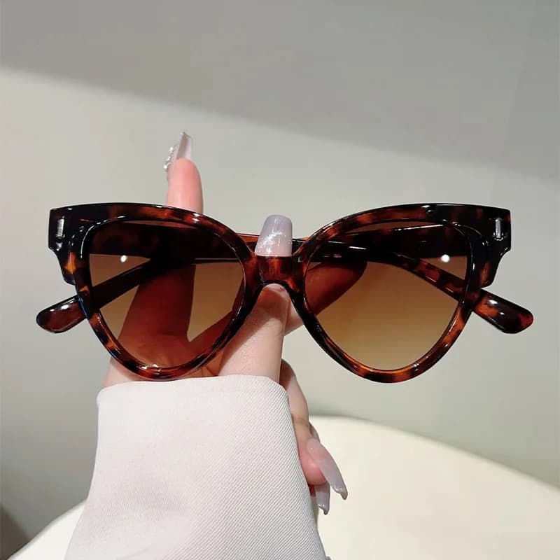Nuovi Occhiali da Sole di Lusso da Donna Oversize a Occhio di Gatto, Montatura Grande Vintage, Occhiali da Sole Personalizzati per Esterni con Protezione UV400