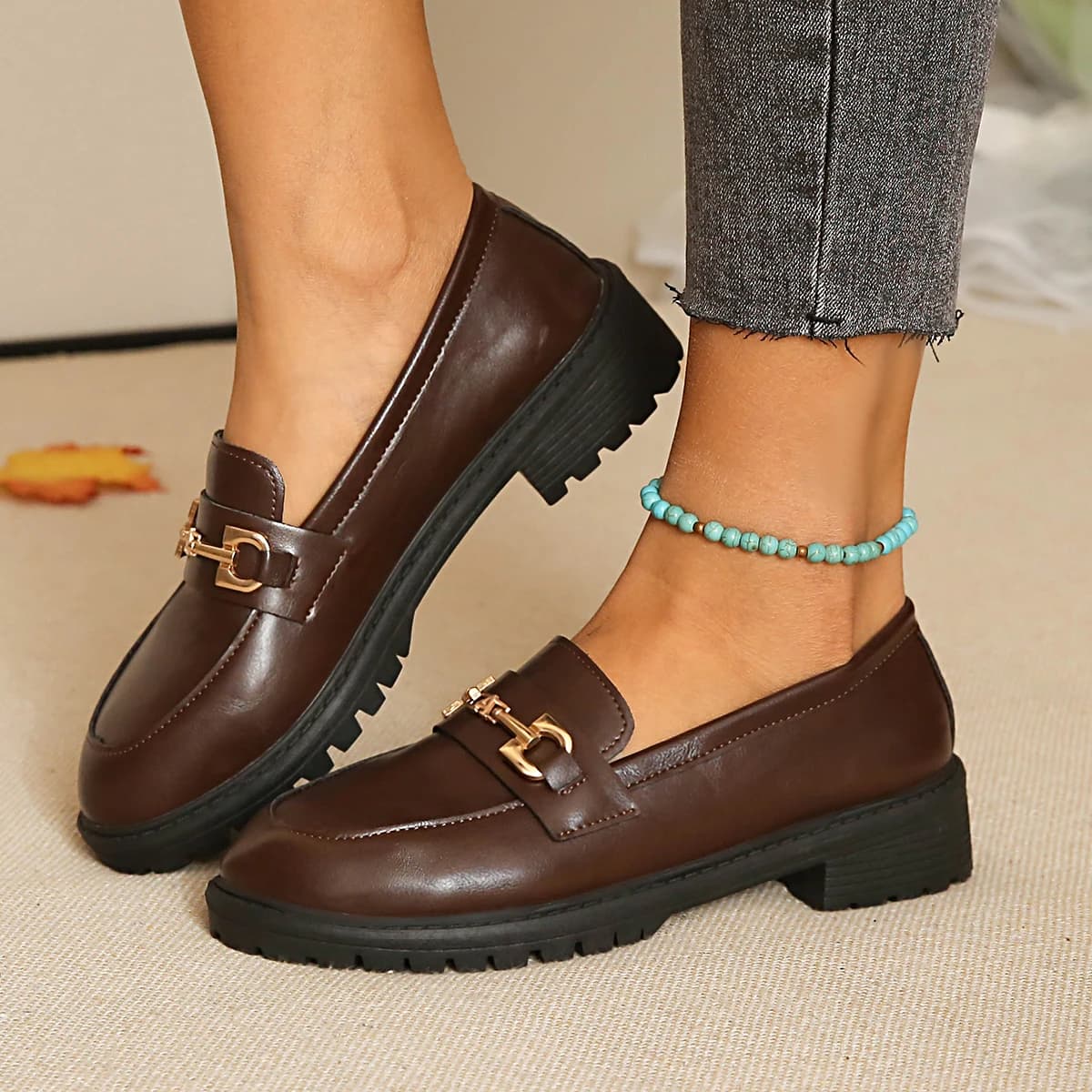 Mocassini da donna stile britannico Scarpe slip-on di grandi dimensioni Scarpe casual da donna con fondo spesso primaverile Sneakers con suola in gomma in pelle