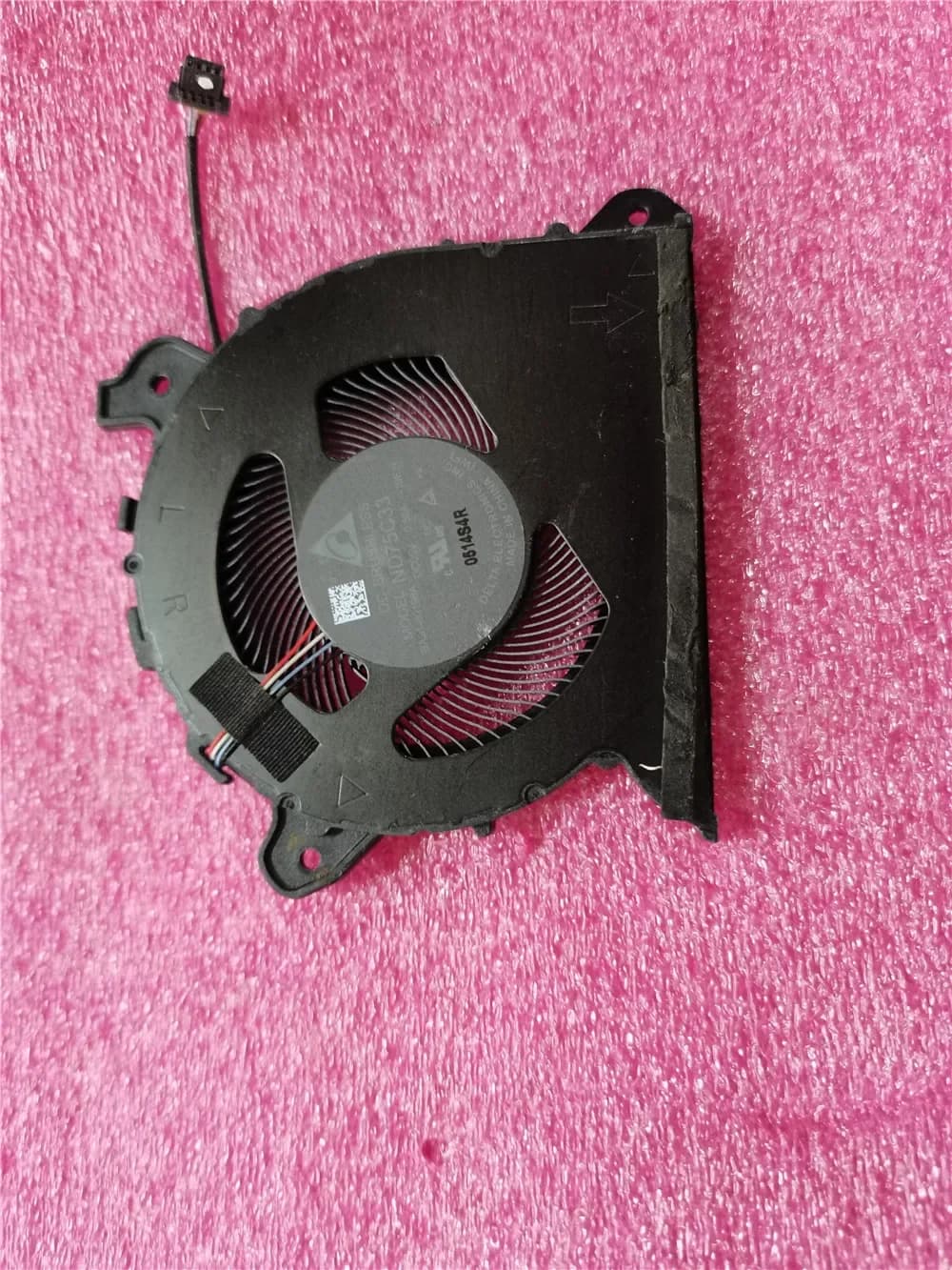 DC 5V 0.50A 4 fili 4 pin Ventola nuda BA31-00198A PER ND75C33 19E11 Samsung Laptop NP950QCG-K01US NT950QCT-A58A 930QCG 950QCG