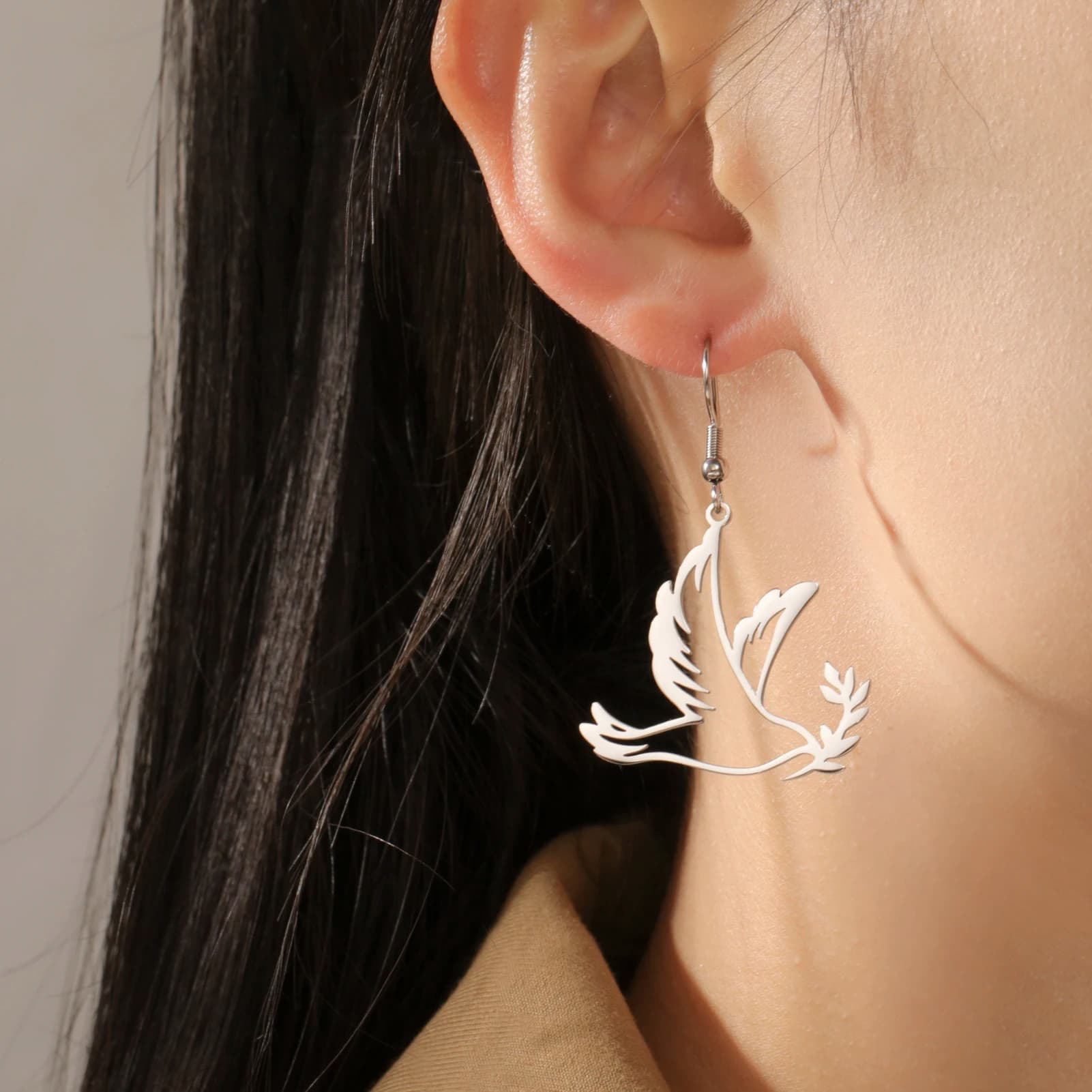 Lucktune Fashion Peace dove con ramo di ulivo Orecchini da donna in acciaio inossidabile Decorazione Gioielli Regalo di compleanno per feste