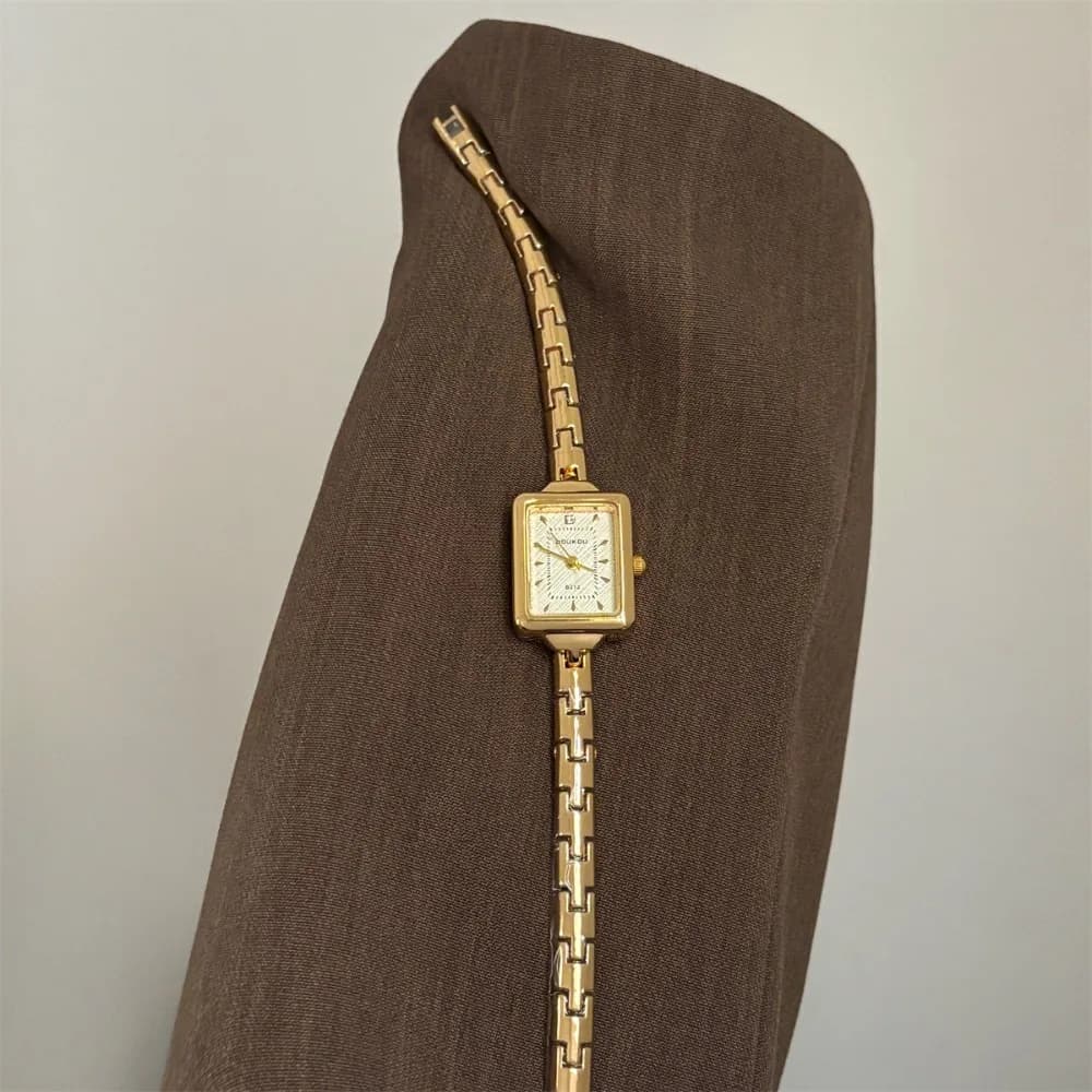 Orologio da Polso con Quadrante Quadrato e Bracciale alla Moda, Orologio al Quarzo di Lusso, Elegante Regalo per Donne