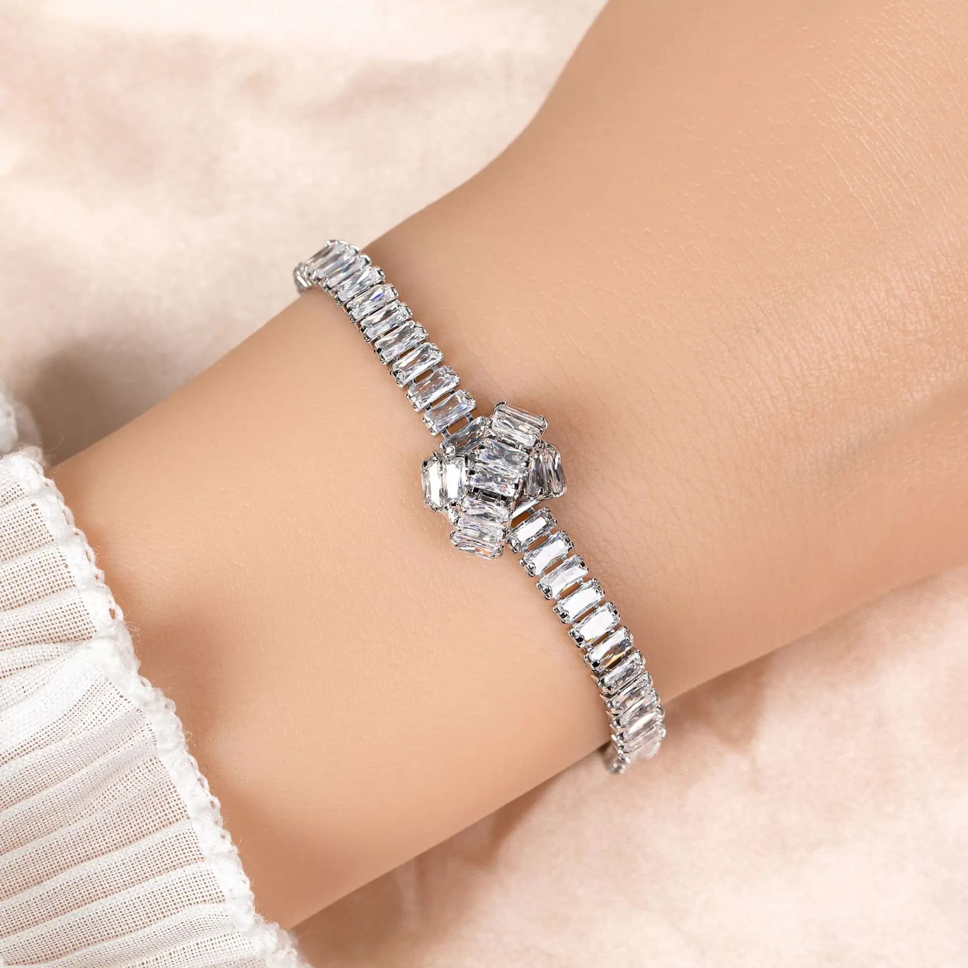 Set di gioielli con bracciale bianco semplice ed elegante per tutti i giorni Accessori per abbigliamento da donna Dubai Holiday Party Gift Wedding Travel Z-83