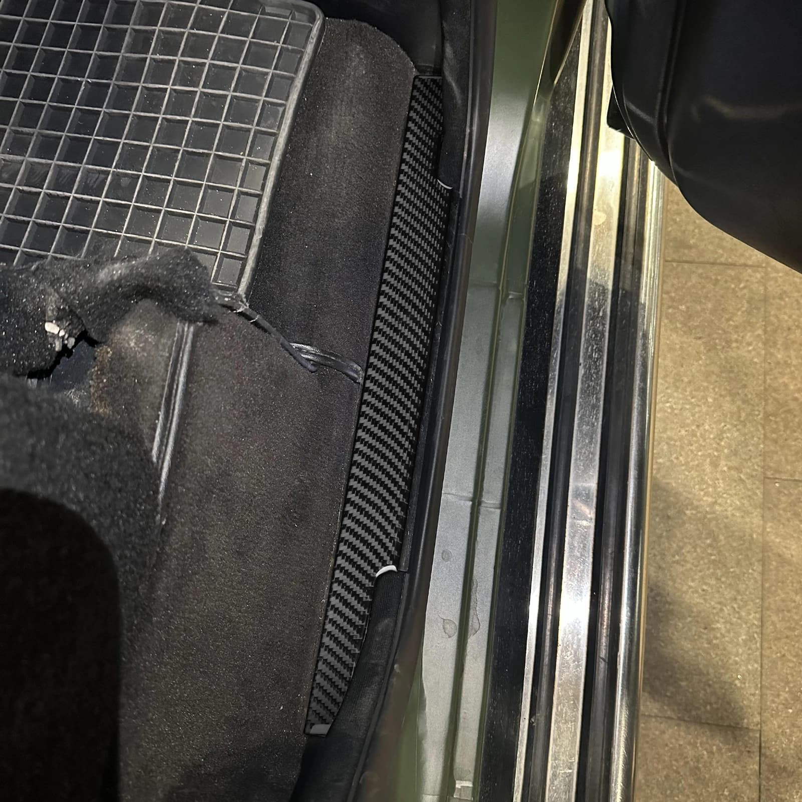 Per Benz Classe G G500 G55 W463 2004-2012 Davanzale della porta in fibra di carbonio Pannello di soglia Trim Copertura Accessori auto Decorazione adesivo