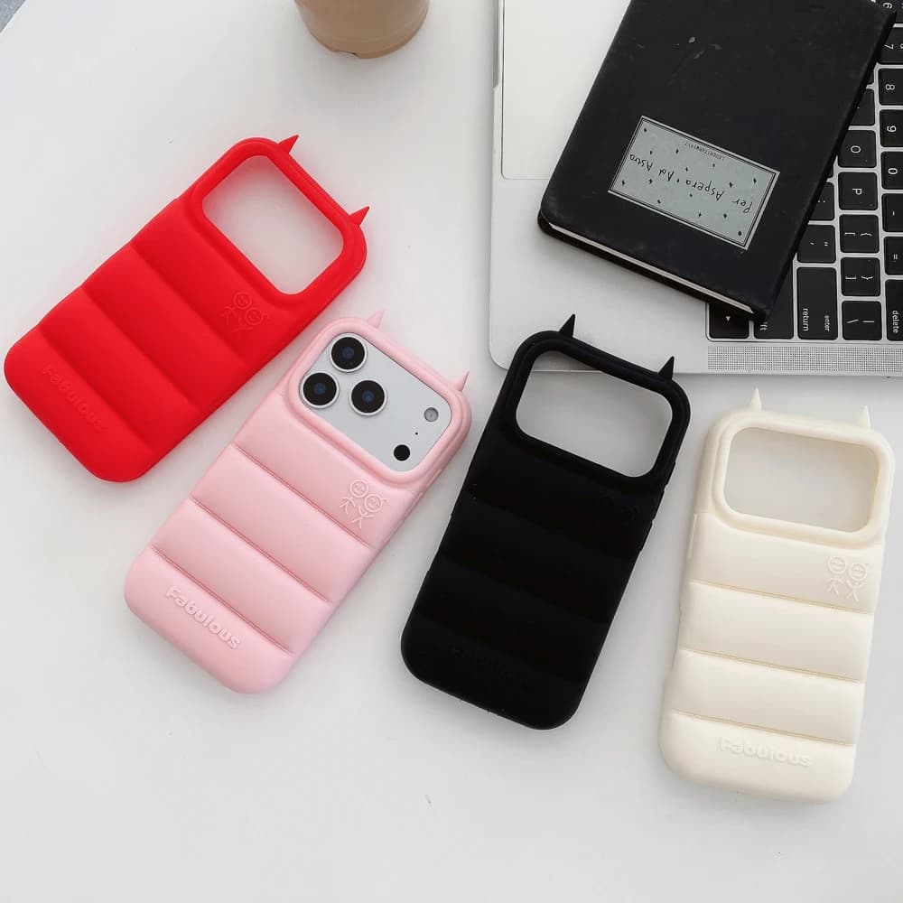 Cover per Telefono in Silicone Morbido 3D con Corna da Diavolo per Apple iPhone 13 14 15 16 17 Pro Max, Custodia Antiurto Stile Piumino