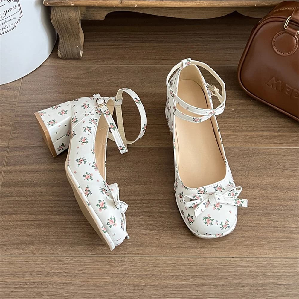 Estate 2025 Nuovo stile francese da donna con fascia incrociata tacco spesso Mary Janes ricamo floreale taglio basso scarpe singole in pelle elegante