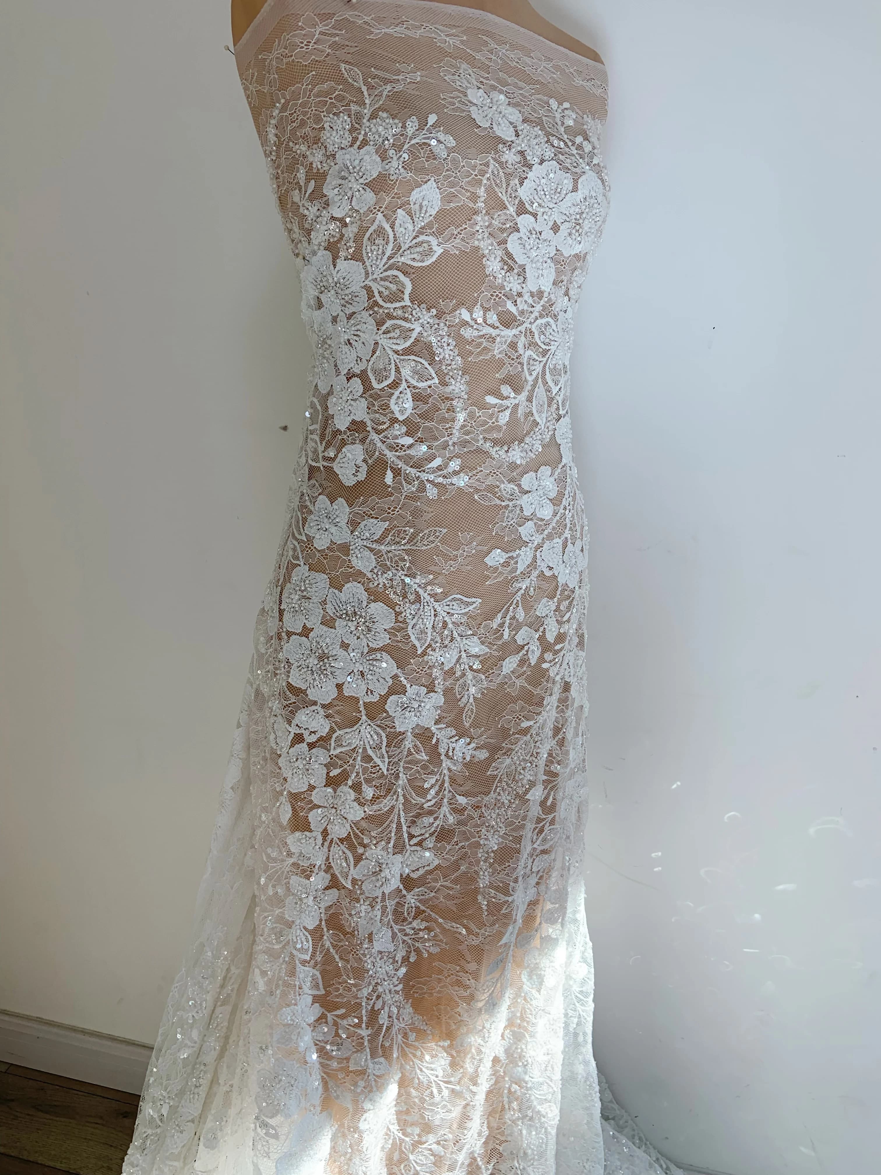 1 Iarda di Tessuto in Tulle con Perline e Paillettes 3D Bianco Sporco per Abiti da Sposa, Abiti da Ballo, Costumi per Feste