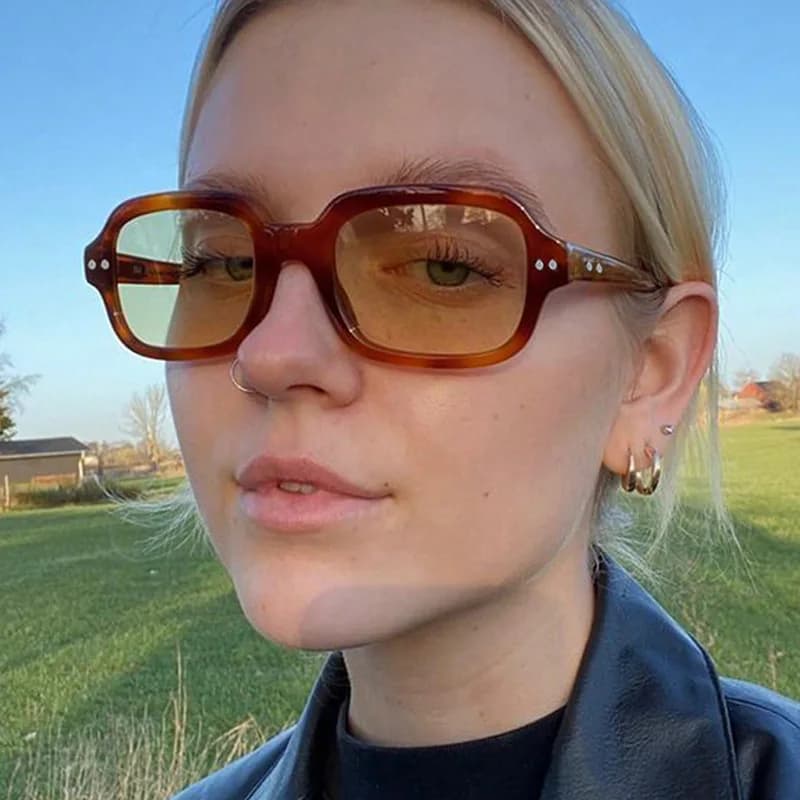 Woman's Tortoiseshell Small Frame Orange Sunglasses Winter Retro Casual Sunglasses UV400