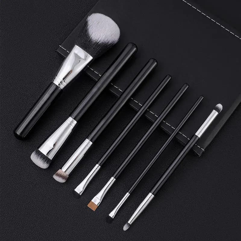 Single brush for face with soft bristles for foundation application, dust shading and concealer, portable makeup tool