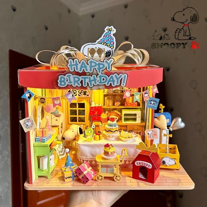 Nuovo Set di Costruzioni Snoopy per Festa di Compleanno, Scena in Miniatura Fai-da-Te, Modello di Casa Artistica con Illuminazione, Ornamento da Assemblare, Regalo
