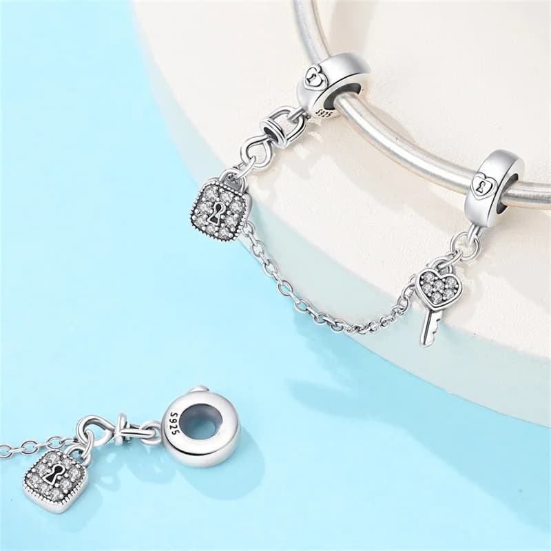 Vendita Calda: Charm a Forma di Chiave e Lucchetto in Argento Sterling 925 con Catena di Sicurezza, Compatibile con Bracciali Originali, Gioielli Popolari per Regali di Compleanno per Donne