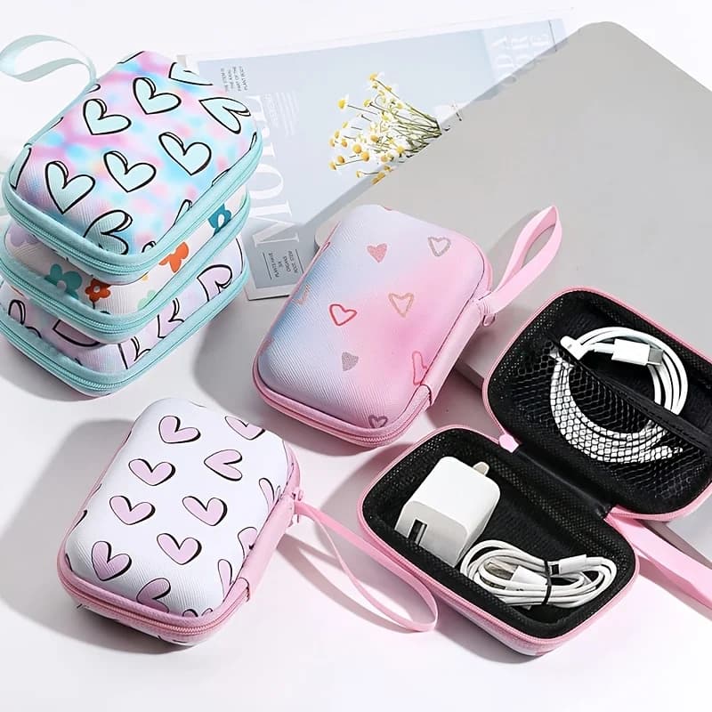 Astuccio con cerniera a tema cuore in EVA con porta USB e custodia per cavi - Organizer portatile e resistente per cuffie e accessori