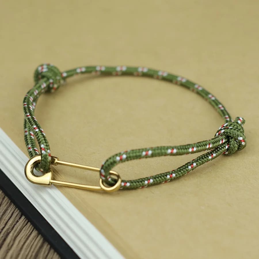 Bracciale in corda regolabile con chiusura a spilla da balia Polsino in paracord unisex Regalo di gioielli di sopravvivenza alla moda per uomini e donne