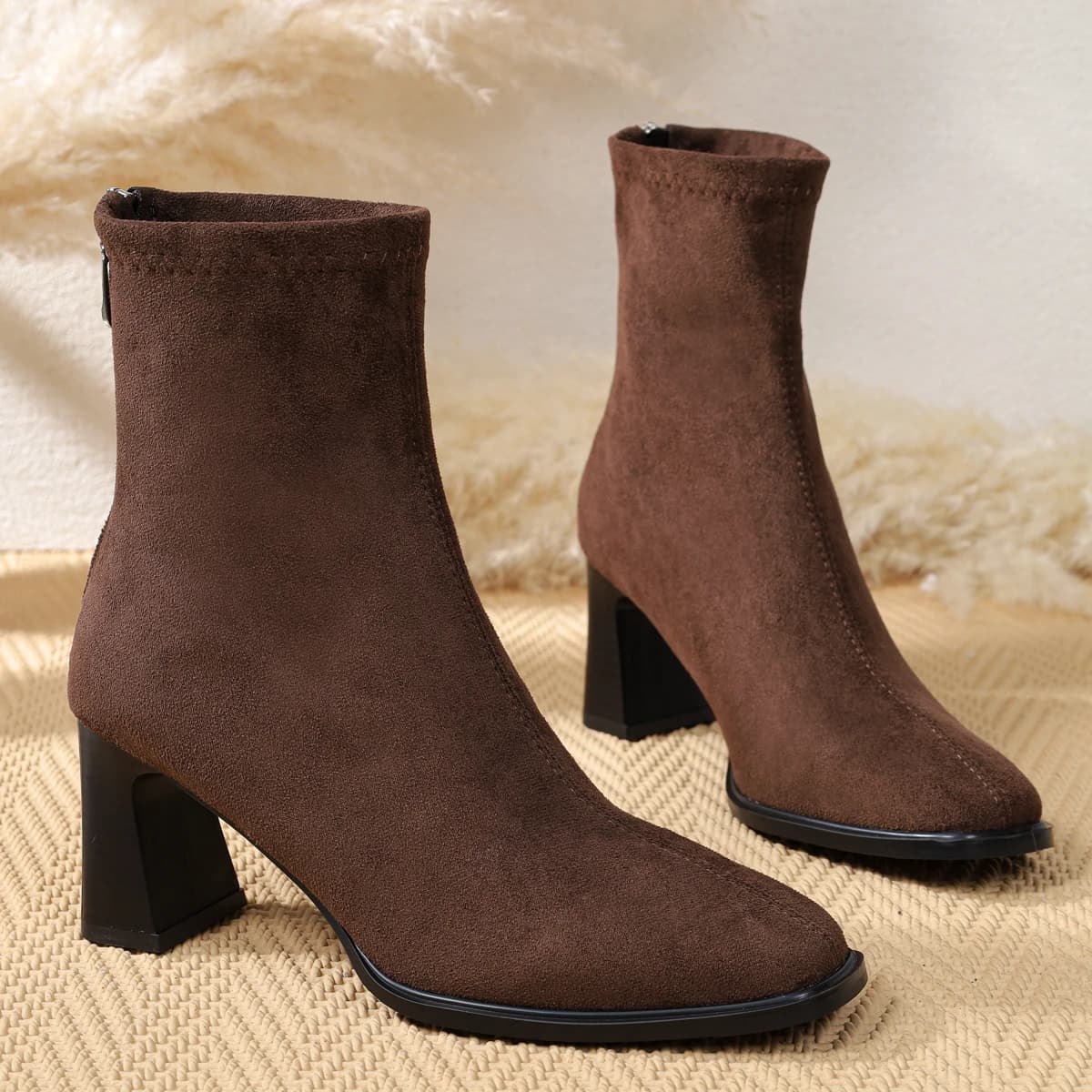 Stivaletti corti floccati autunno inverno da donna Moda punta quadrata antiscivolo tacco quadrato stivali neri solidi stivaletti con tacco alto 516