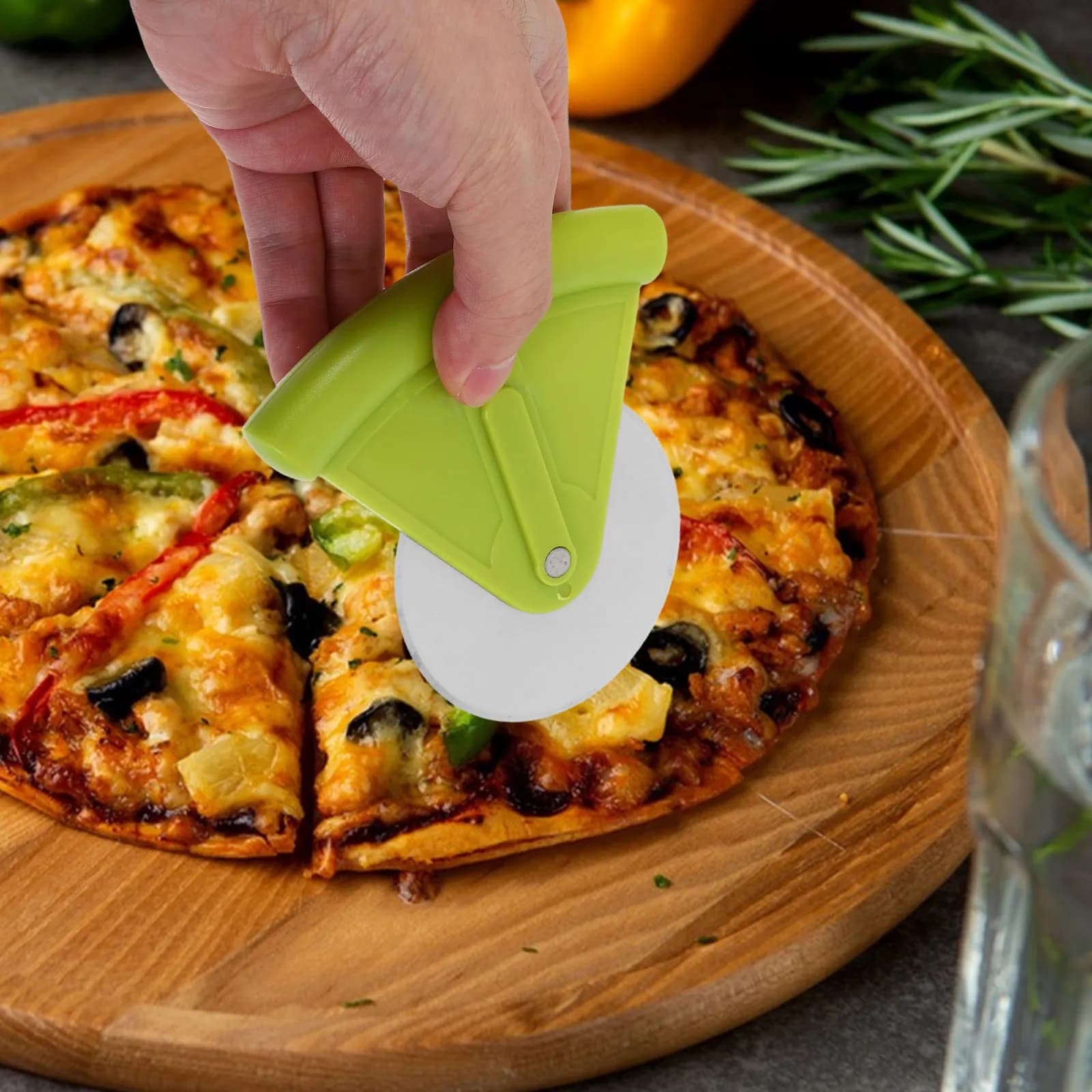Piccolo Tagliapizza a Rotella con Lama in Acciaio Inox, Copertura Verde in ABS, Impugnatura Ergonomica Antiscivolo per Tagliare la Pizza, Adatto per Mano Destra e Sinistra