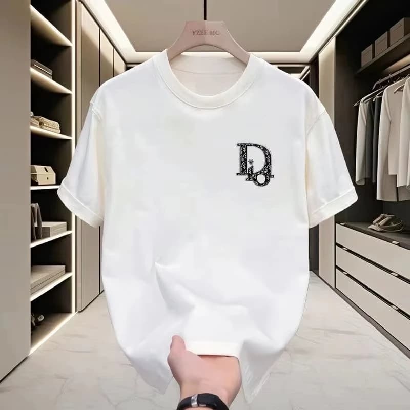 T-shirt girocollo unisex a maniche corte, stile casual e ampio, nuova collezione estiva 2026, ispirazione streetwear.