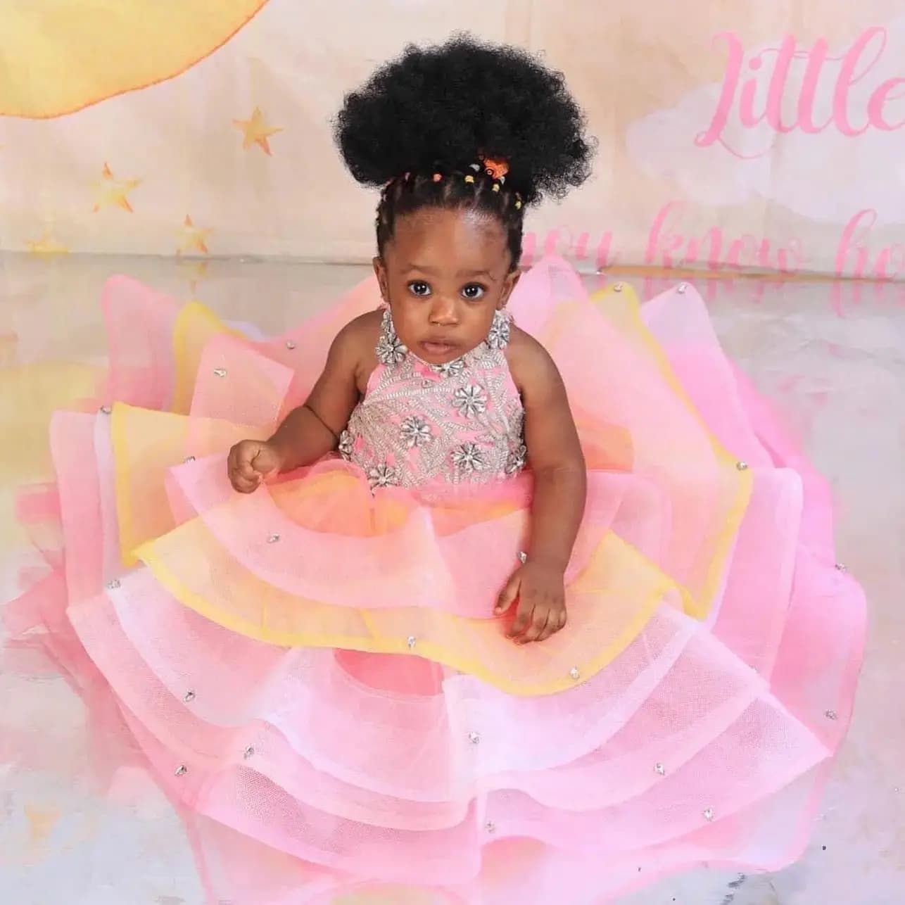 Abiti da festa di compleanno per bambini con perline rosa Abiti da ragazza di fiori con volant personalizzati per matrimoni Neonate Prom per servizio fotografico