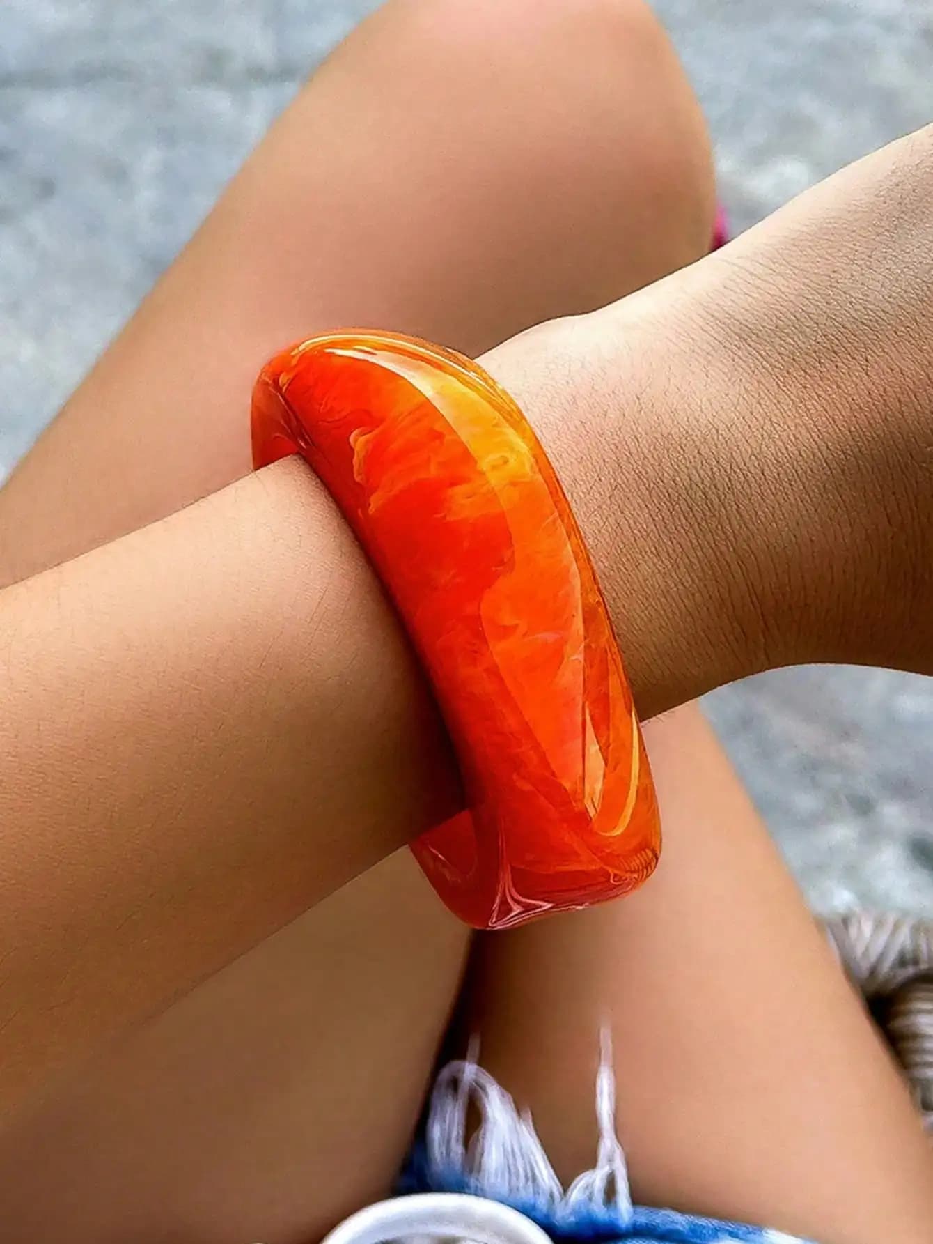 Set di braccialetti asimmetrici in acrilico da 3 pezzi per donna semitrasparenti