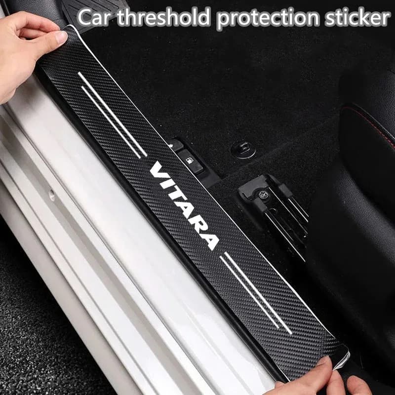 Adesivo per auto in fibra di carbonio Striscia protettiva per pasta fai-da-te Pellicola protettiva laterale per davanzale della porta automatica per accessori logo Suzuki VITARA