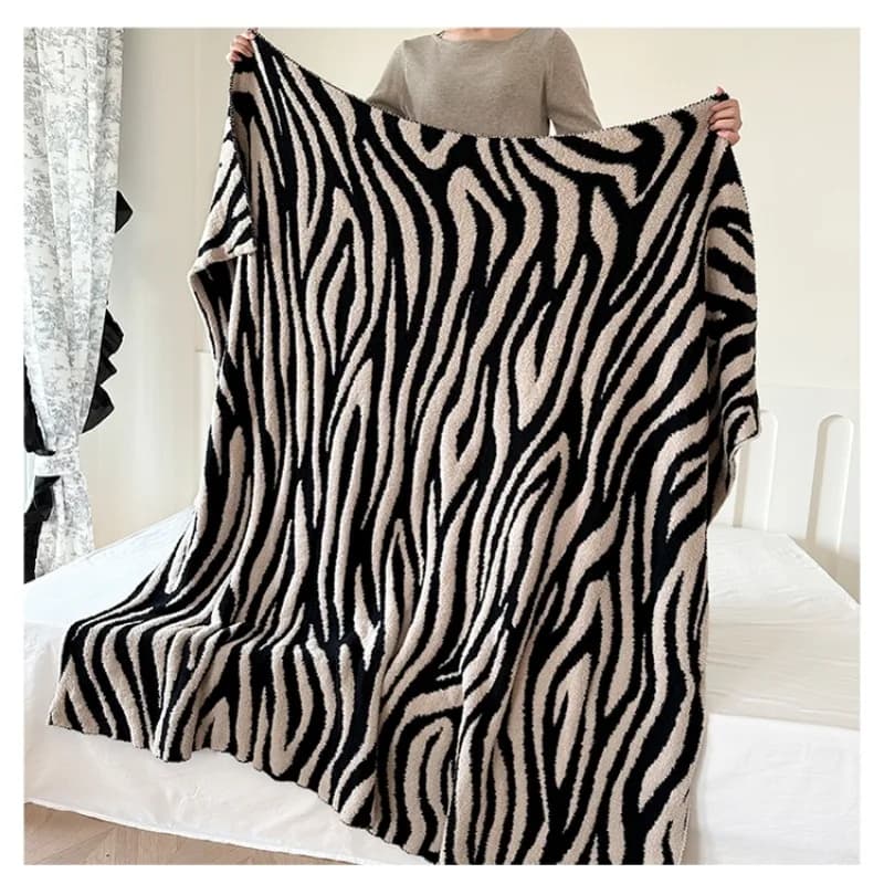 Coperta in mezza flanella a righe zebrate in stile nordico, coperta per pisolino da ufficio, coperta decorativa per divano, coperta da viaggio aerea