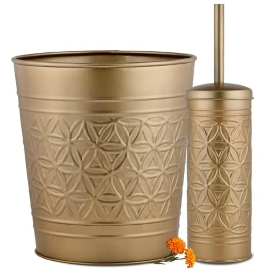 Set di Accessori per Bagno in Stile Fattoria con Design in Metallo Goffrato, Include Cestino Dorato e Portascopino per WC con Supporto