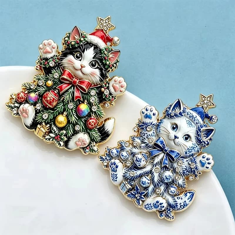 FTCY Christmas Tree Cat Brooches For Women Unisex Enamel Rhinestone Kitty Pin For Cat Lovers Christmas Decor Gifts