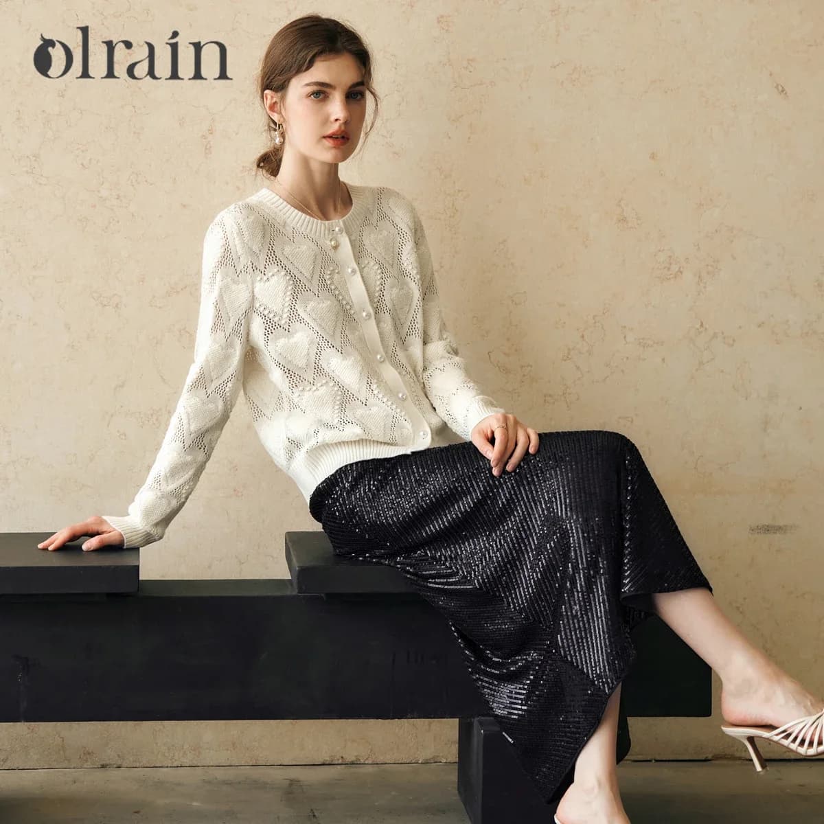 Cardigan Dritto in Cotone OLrain da Donna Autunno 2026, con Jacquard a Cuori, Scavato, Tinta Unita, Comodo, con Bottoni a Perla, Maglione Lavorato a Maglia da Donna M57CM95852