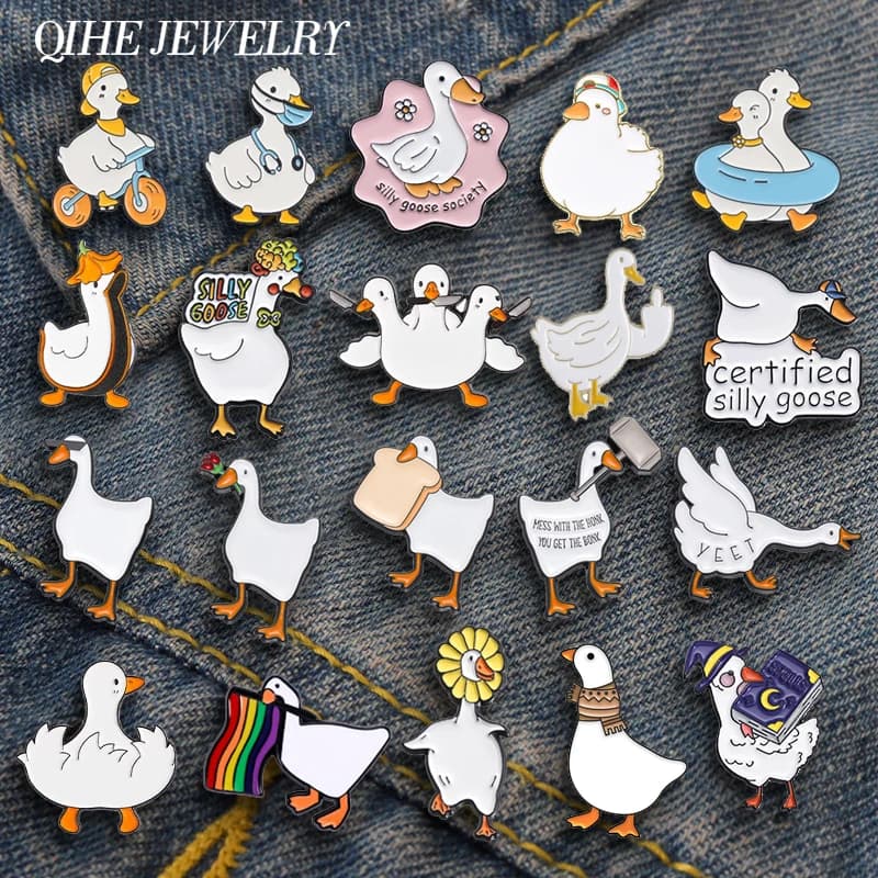 Lovely Animal Brooch Goose Collected Enamel Pins Cartoon Goose Holding Rose Badge Lapel Backpack Pin Jewelry Gift for Kid Friend