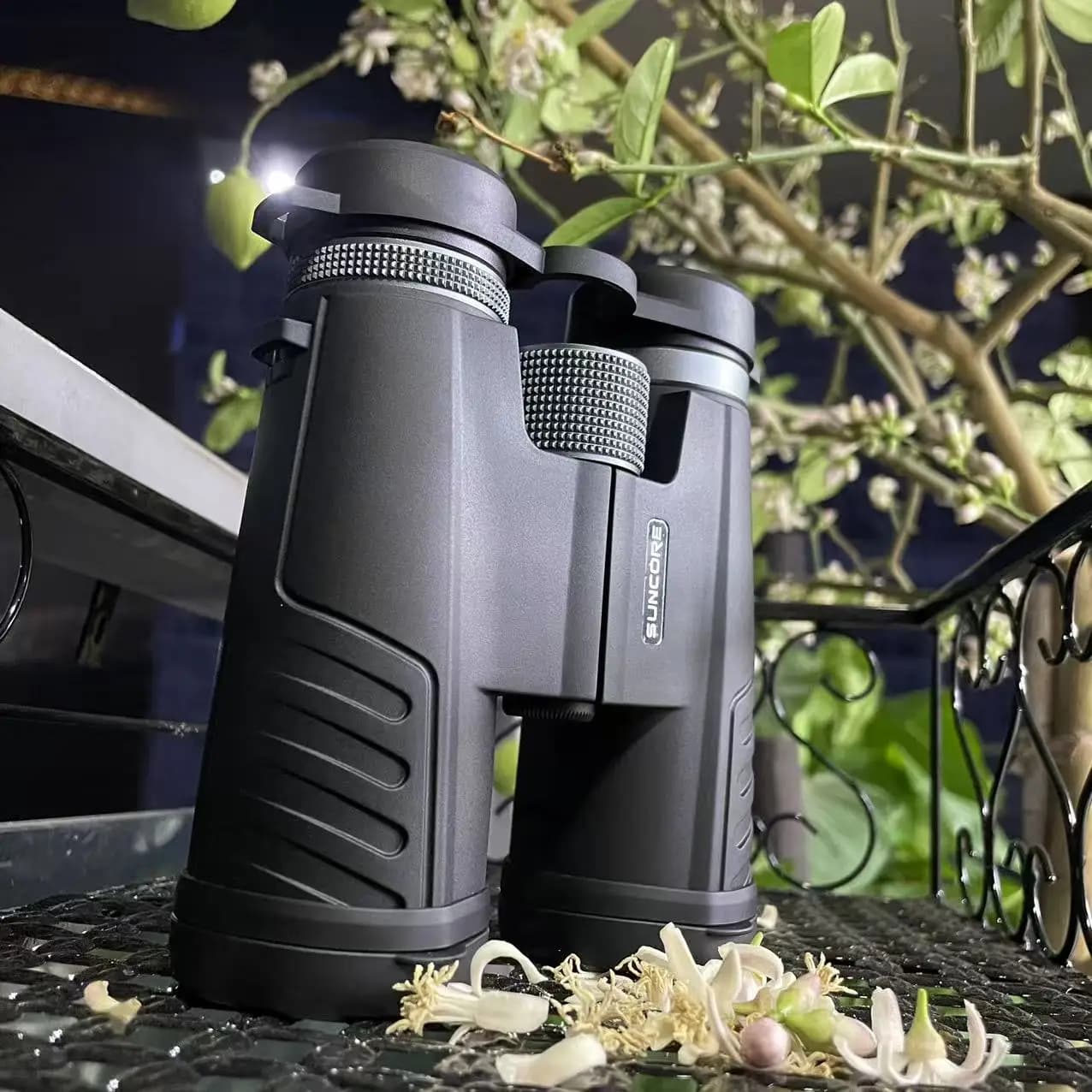 Binocolo colorato con ruota di messa a fuoco in metallo 10x42: ad alte prestazioni, durevole e perfetto per avventure all'aria aperta