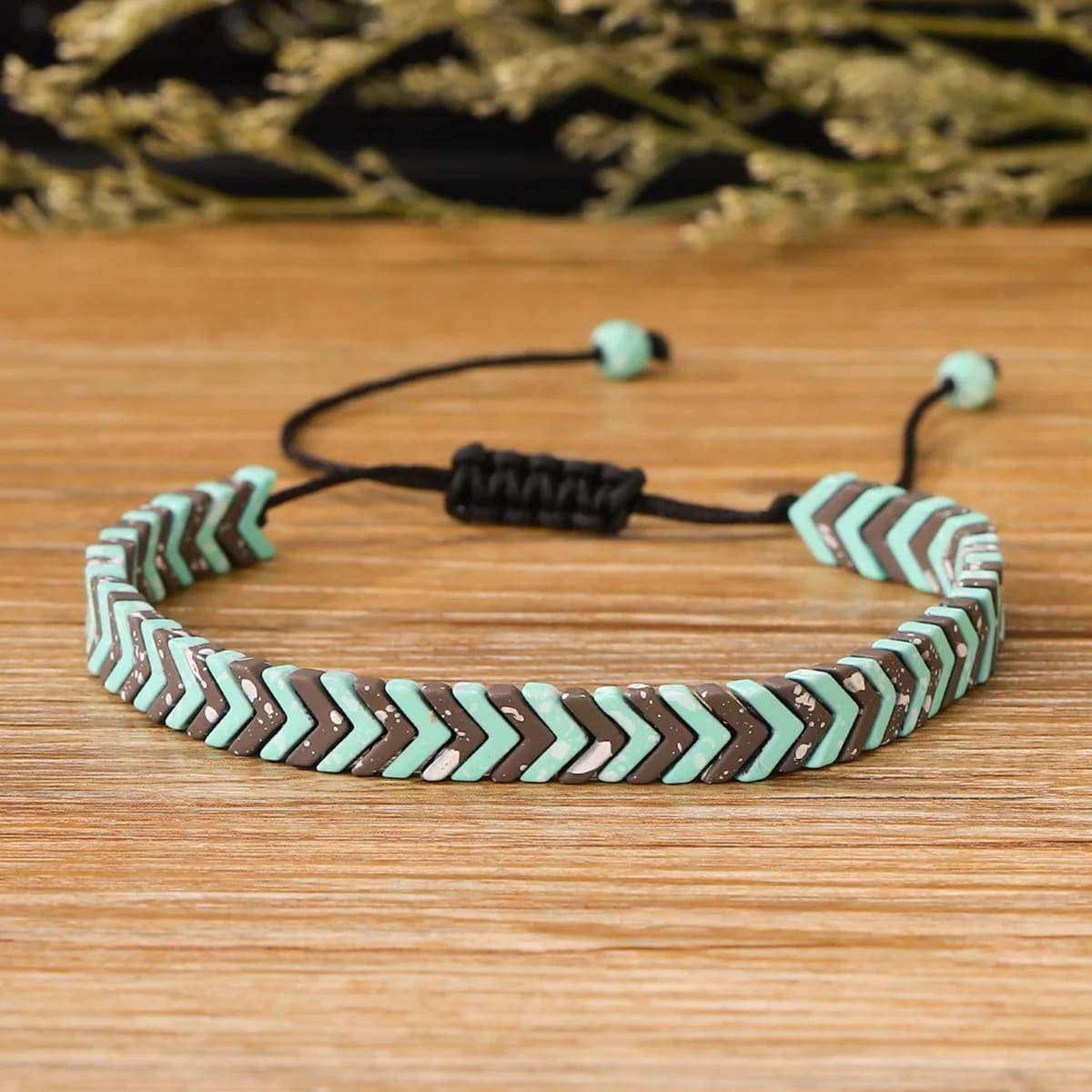 Gioielleria raffinata Bracciale in pietra naturale personalizzato per uomo Bracciale in ematite con perline nere intrecciate a mano uniche con freccia delicata