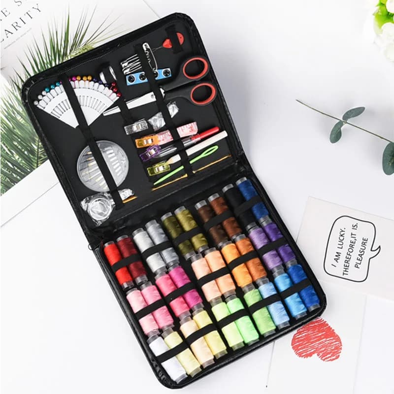 Set di scatole da cucito 112 pezzi Combinazione multifunzionale fai-da-te Cucito portatile Cucito a mano Strumenti per ricamo Accessori per cucire a casa