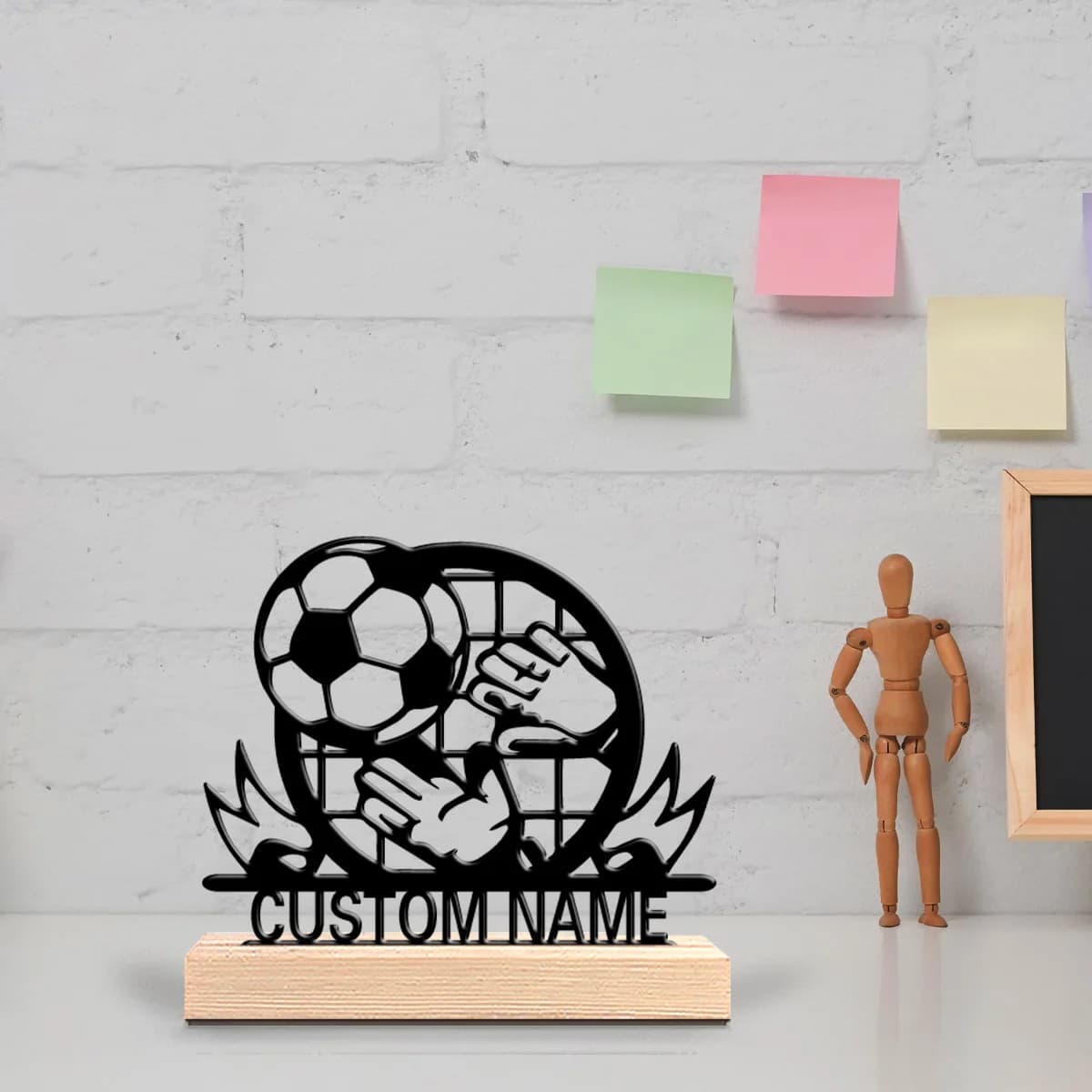 Statuetta in Metallo Personalizzata a Tema Calcio, Decorazione da Scrivania con Base in Legno, Regalo per Uomo