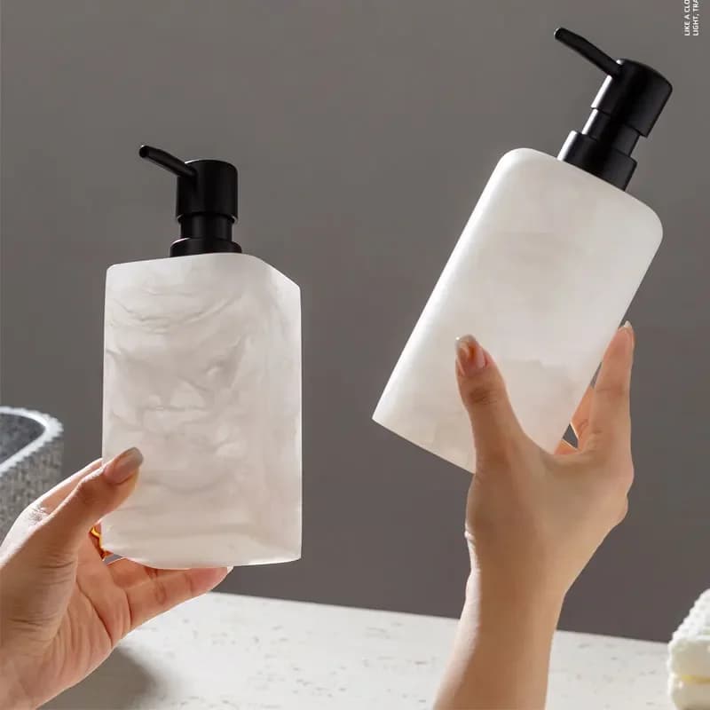 Dispenser di sapone, igienizzante per le mani, flacone a pressione di alta estetica, dispenser per shampoo e gel doccia, accessori da bagno.