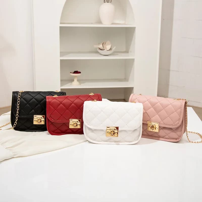 Nuova borsa da donna personalizzata con griglia diamantata, piccola borsa quadrata alla moda con chiusura a spalla singola, borsa a catena elegante e semplice