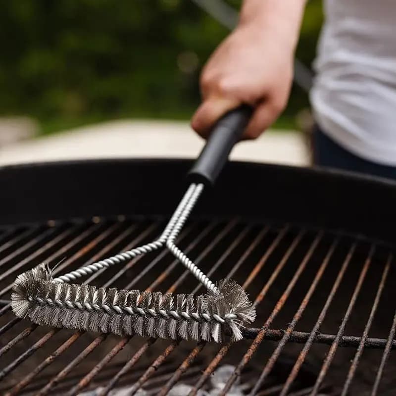 Grill Cleaner Long Handle Curling Brush Grill Stainless Steel Brush Hanging Ring Is Suitable for Cleaning on Charcoal Porcelain