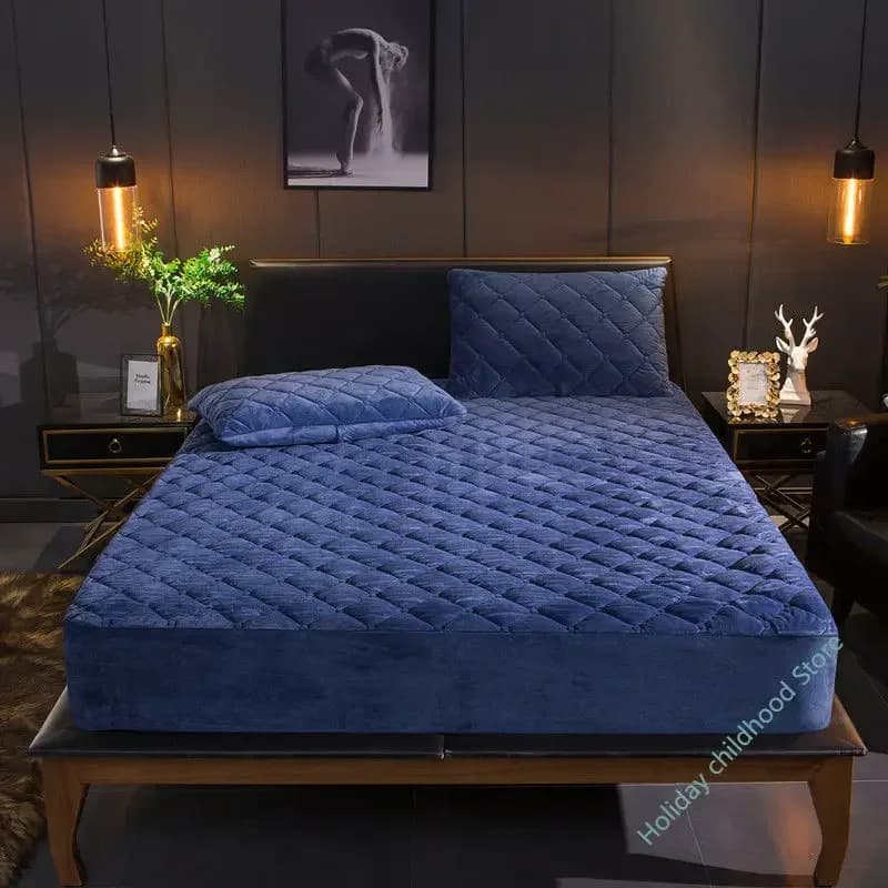Quilted quilted blanket thickened in crystal velvet, warm and soft plush, quilted Queen King bed, not included pillowcase