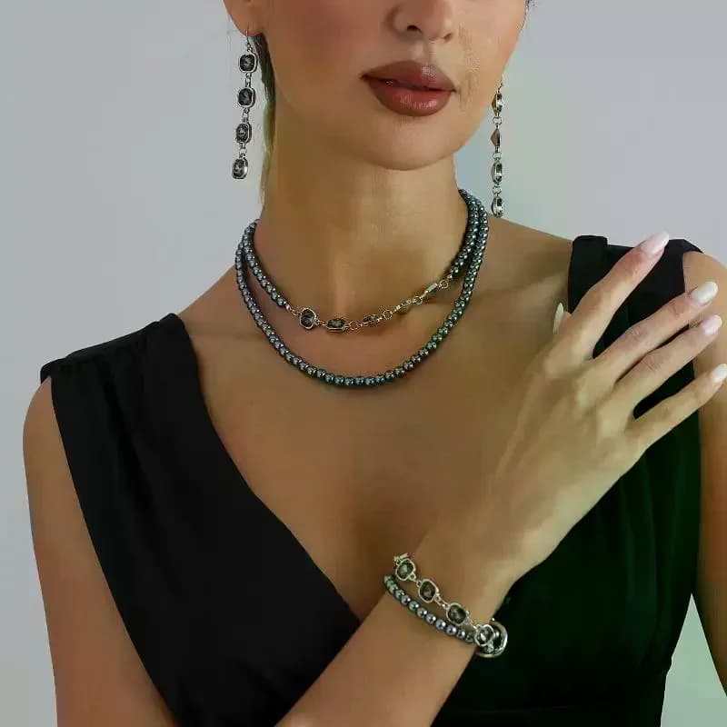 Set di Gioielli da Donna alla Moda: Collana, Bracciali e Orecchini con Strass Neri Quadrati e Perline, Accessori Regalo