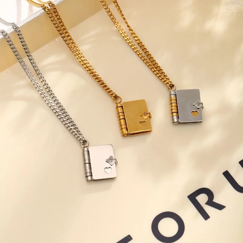 Collana alla Moda con Ciondolo a Forma di Libro Apribile, Trendy e Personalizzata