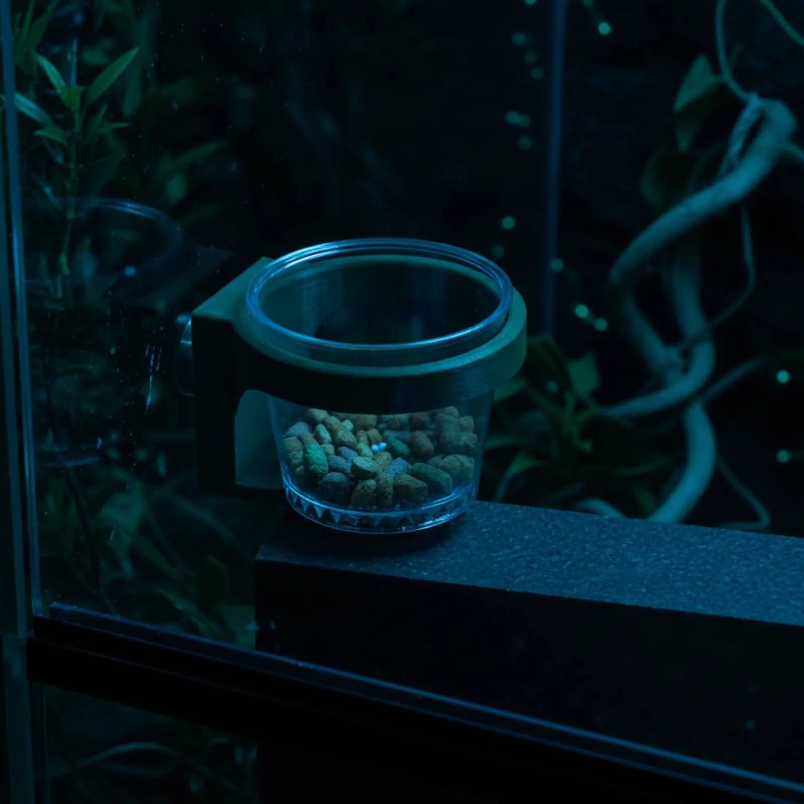 Ciotola Adesiva Magnetica per Alimenti, Ciotola Anfibia Adesiva con Chiusura Magnetica, Mangiatoia Sospesa Salvaspazio, Accessorio Sicuro per Animali Domestici