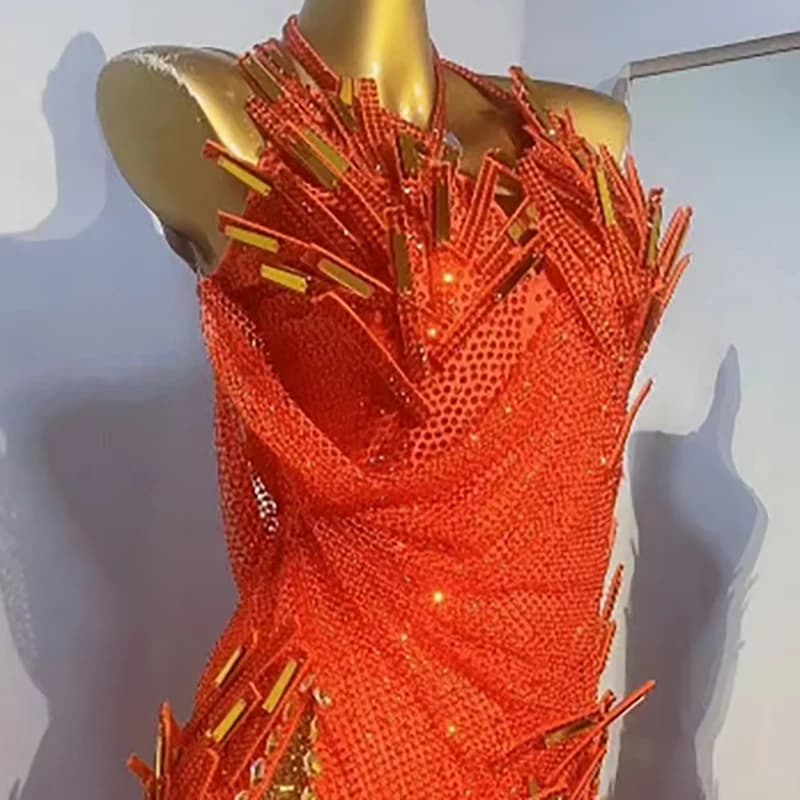 Abito da ballo latino da donna di fascia alta personalizzato con barra di diamanti composizione floreale gonna con nappe abito da spettacolo con strass Samba