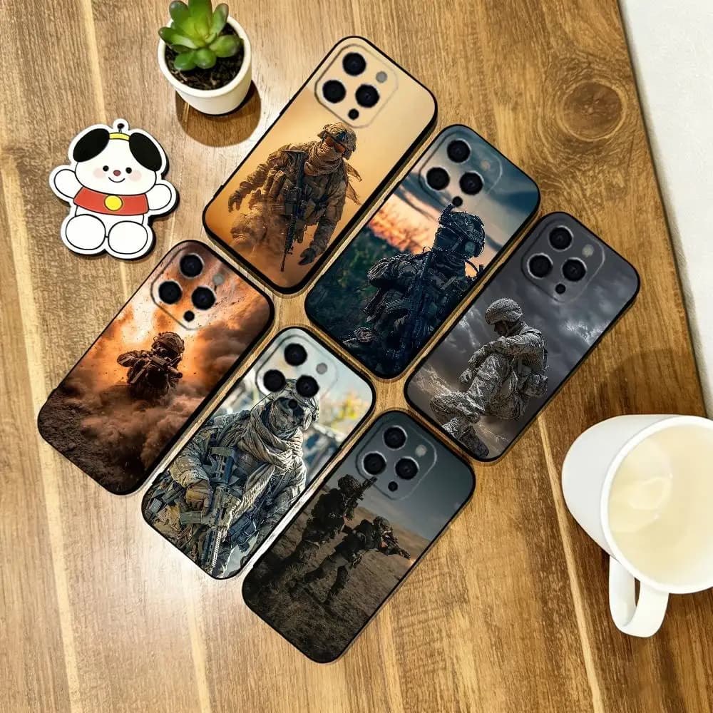 Cover Morbida Nera per iPhone 17, 16, 15, 14, 13, 12, 11 Plus, Pro Max e Altri Modelli - Tema Forze Speciali Militari