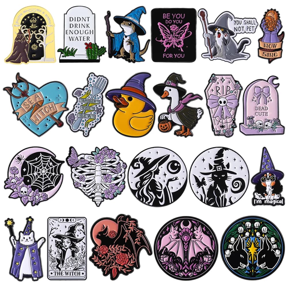 Mago Animali Spille Cartoon Grave Bara Cuore Teschio Scheletro Distintivi Simpatico Strega Magica Farfalla Tarocchi Carte Spille Regali