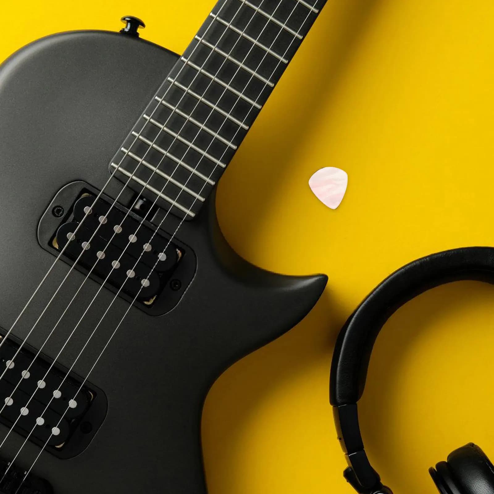 Set di 5 Plettri per Chitarra a Forma di Cuore in Resina, Lisci e Veloci, per Basso Elettrico e Ukulele, Accessorio per Pratica e Performance sul Palco