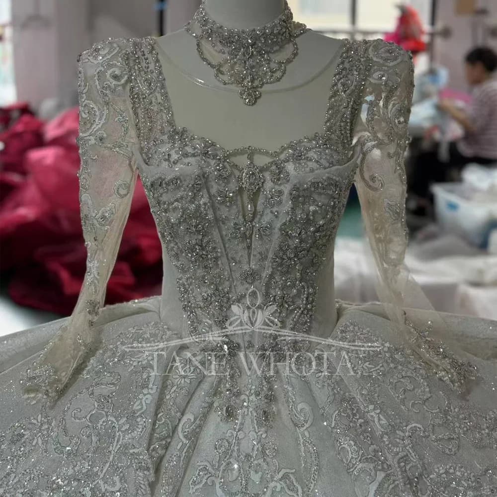 Crystal Sequined Bridal Dress O-Neck Long Sleeve Lace up Keyhole Back Wedding Dress for Women