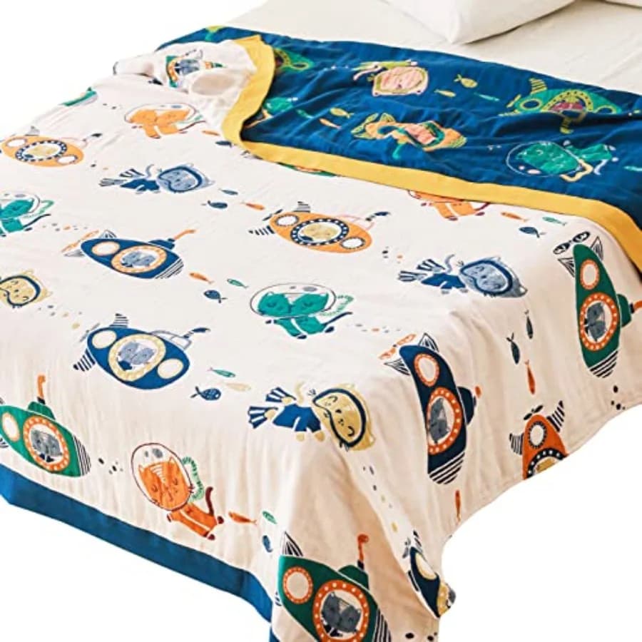 Covered in 100% Cotton Mussola with Diving Patterns: Cats, Fish, Submarines, for Bed, Sofa, Modern and Kids Fun