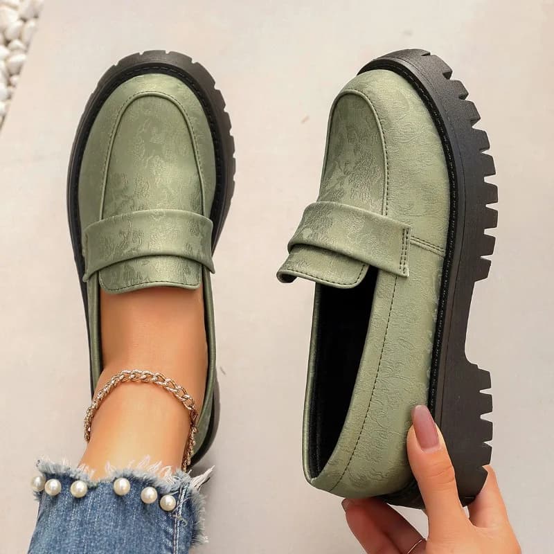2025 Mocassini in pelle PU casual alla moda da donna di design Scarpe stile britannico Slip on Platform Mary Jane Scarpe uniformi da donna