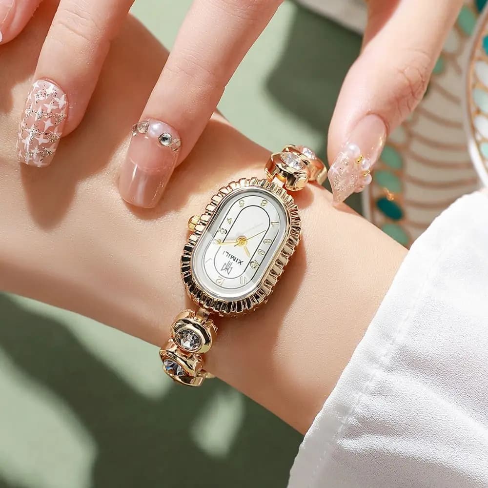 Casual Rhinestone Women Quartz Watch Minimalist Adjustable Thin Bracelet Watch Alloy Oval Dial Small Dial Watch Ladies