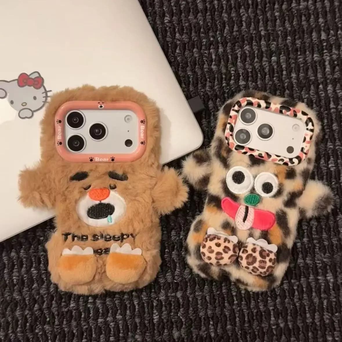 Custodia per telefono anti-caduta con stampa leopardata marrone a forma di orso addormentato, simpatica, per l'inverno e l'autunno, adatta per iPhone 17, 16, 15, 14, 13, Pro Max.