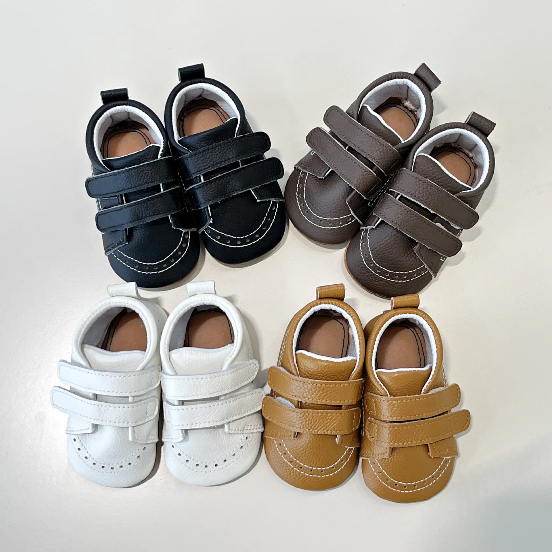Scarpe da culla per bambina Ragazza Ragazzo Scarpe casual in pelle per neonato Scarpe a piedi nudi per primi passi Mocassini Sapato Articoli Sneaker
